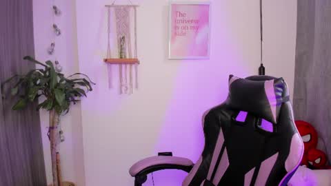 Emma online show from June 22, 6:49 pm