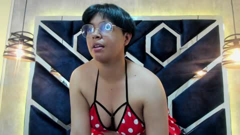 Emma 3 online show from February 3, 7:00 pm