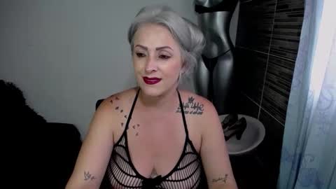 Emma online show from April 14, 9:15 pm