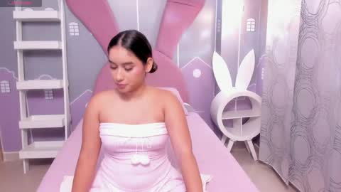 emmathompson__ online show from April 23, 2:41 am