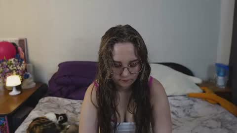 Mia online show from June 30, 7:02 pm