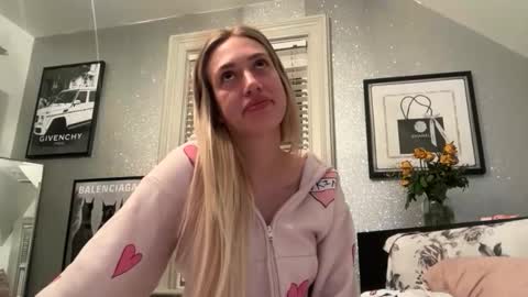 emmbella online show from March 22, 1:22 am