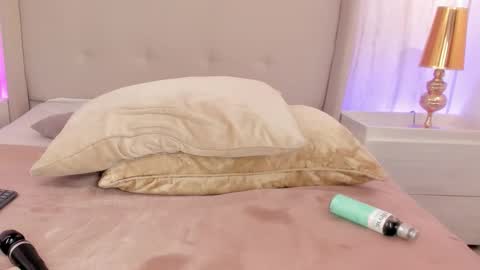 Emmiily online show from October 24, 9:44 pm