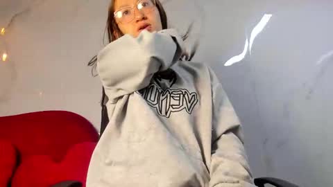 emy_latin online show from February 3, 12:10 pm