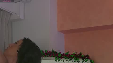 enyahazell online show from December 5, 7:59 pm