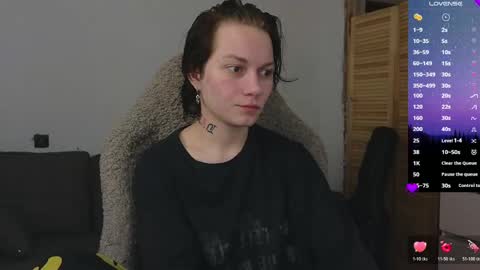 esajukyy online show from April 12, 1:25 pm