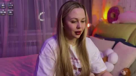 Estella online show from April 27, 5:32 pm