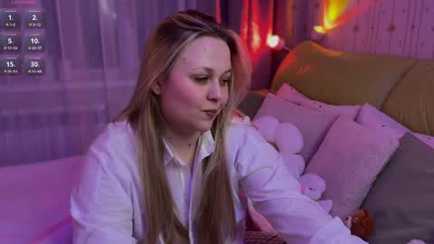 Estella online show from March 27, 9:59 pm