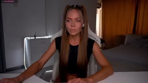 Evelina online show from July 25, 12:23 pm