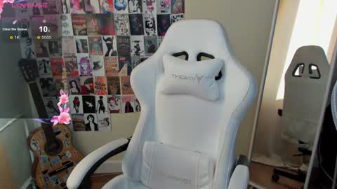 Evelina online show from June 19, 1:21 am