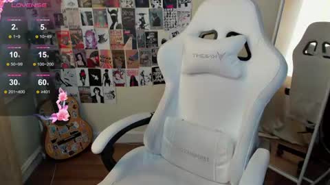 Evelina online show from June 17, 1:18 am