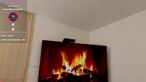 Evelyn Ruiz online show from November 14, 6:52 pm