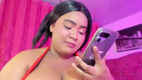 Evelyn Sandoval online show from June 27, 2:56 am