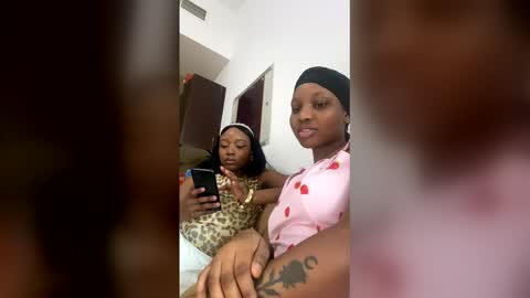 flosee online show from April 2, 12:46 pm