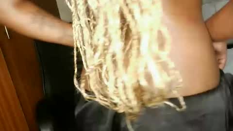 flower748 online show from April 11, 6:33 pm