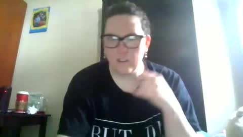 fuzzypeaches87 online show from April 16, 4:17 pm