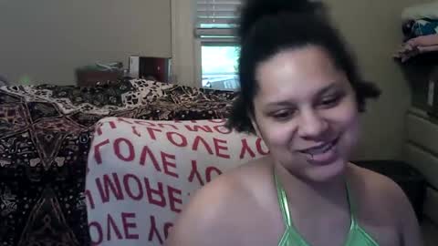 noturfae online show from April 20, 8:01 pm