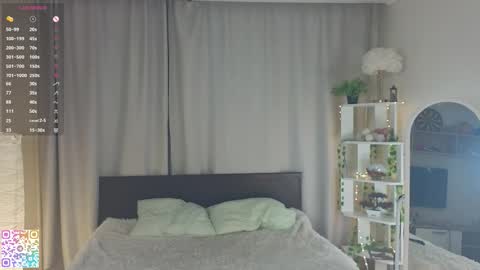 Elly online show from February 12, 8:49 am