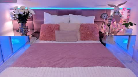 Gia online show from April 7, 12:18 pm