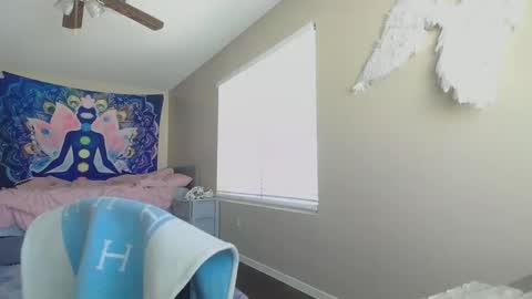 Jasmine online show from April 7, 7:05 pm