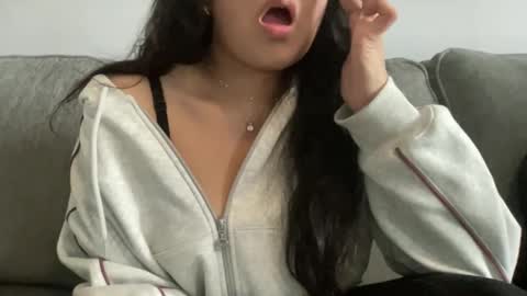 halleyb2026 online show from April 28, 9:29 pm