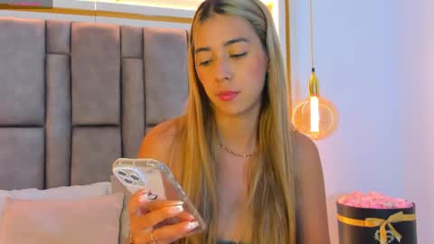 Eliana online show from April 18, 9:48 pm