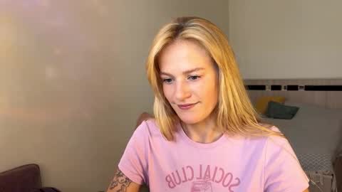 hannah levis  online show from September 30, 8:09 am