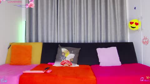 AngieLizzy online show from April 24, 1:36 pm