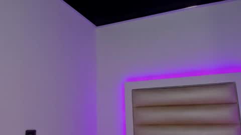 hellen__smith_ online show from February 10, 6:11 pm