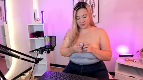 Hollie online show from March 16, 11:58 am