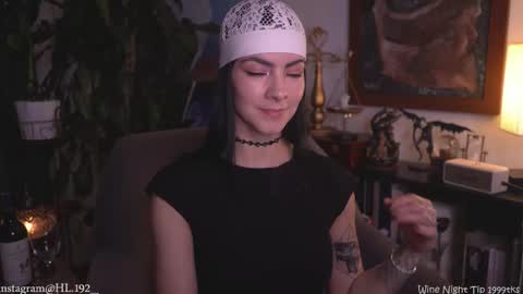 Holly Linder online show from March 7, 2:29 am