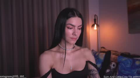 Holly Linder online show from March 14, 2:12 am