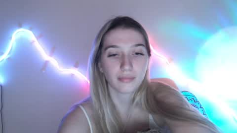 honeyveil online show from April 19, 3:56 pm