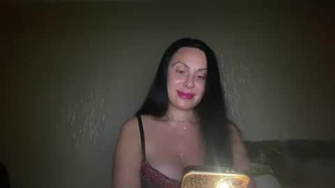 honeyvibe26 online show from August 6, 9:00 pm