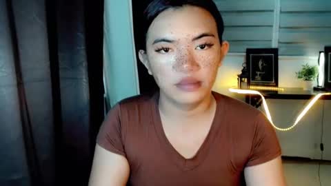 hot_ellamae online show from April 11, 9:35 am