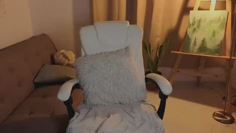     online show from April 10, 10:38 pm