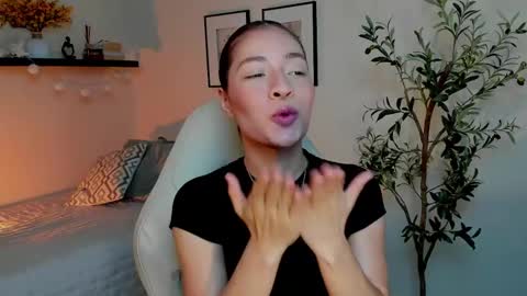 isa_____ online show from April 17, 2:46 am