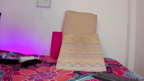 isa__sweet_ online show from July 13, 2:40 pm
