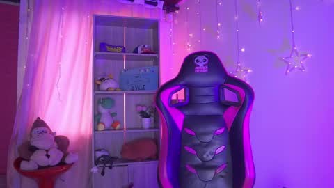 ISSA  online show from April 20, 9:51 pm