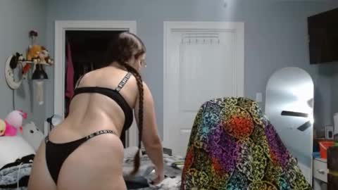 Bella Bloom online show from January 18, 7:49 am