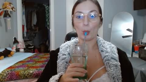 Bella Bloom online show from December 5, 4:53 am