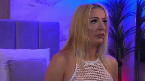 izabelle_02 online show from April 13, 3:30 am