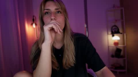 Linda Sofia help me get to 100 thumbs up online show from March 18, 1:21 am