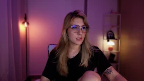 Linda Sofia help me get to 100 thumbs up online show from March 25, 2:50 am