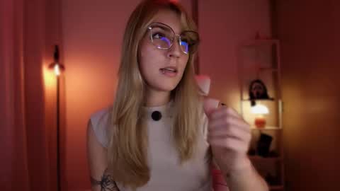 Linda Sofia help me get to 100 thumbs up online show from March 28, 3:06 am