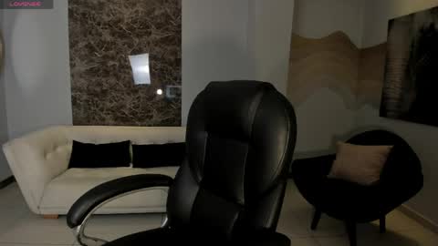 JADE EVANS online show from April 11, 6:33 pm