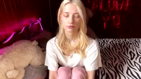 Elsa online show from July 30, 9:54 am
