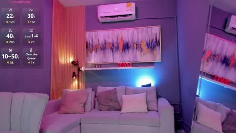 Janinne  online show from April 9, 11:04 am