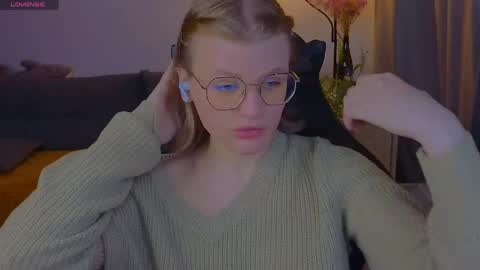  JessieVibes online show from April 3, 1:31 pm