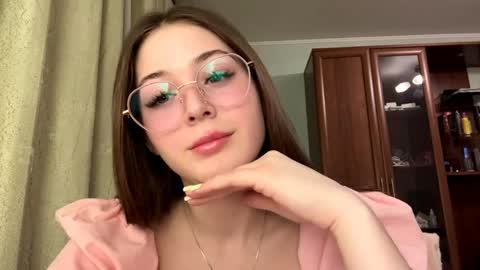 Adel online show from April 14, 7:25 pm